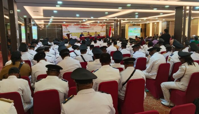 Bupati Mimika Tunda Pengukuhan Kepala Kampung, Karena Hal Ini