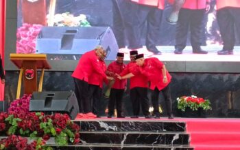 DPC PDI-P Mimika Gelar Konfercab, Komarudin Watubun: PDI Perjuangan Bukan Gerombolan Politik, Kaderisasi Kunci Utama 