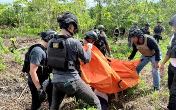 Respon Cepat Penemuan Mayat Pekerja Bangunan di Yahukimo, Satgas Ops Damai Cartenz dan Polres Yahukimo Lakukan Evakuasi