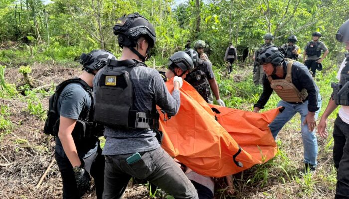 Respon Cepat Penemuan Mayat Pekerja Bangunan di Yahukimo, Satgas Ops Damai Cartenz dan Polres Yahukimo Lakukan Evakuasi