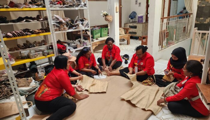 Usai Studi Tiru di Kota Bandung, Tim Dekranasda Mimika Bakal Sulap Karung Goni Jadi Kerajinan Berkelas, dan Tikar Menjadi Sandal Hotel