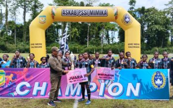 Sentra Pendidikan Raih Gelar Juara Sepak Bola Putri SMP Mimika Usai Tumbangkan Bernardus, Ini Pesan Danyon B dan Plt Sekum Askab