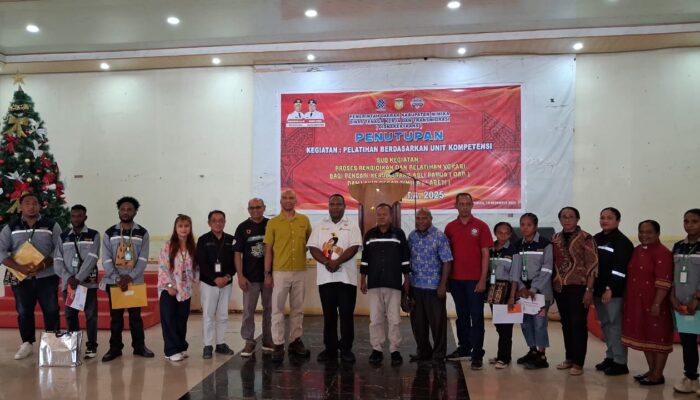 Tutup Pelatihan Kompetensi bagi Pencaker OAP dan LABETI, Abraham: Upaya Tingkatkan Kompetensi Sesuai Standar Kebutuhan Kerja