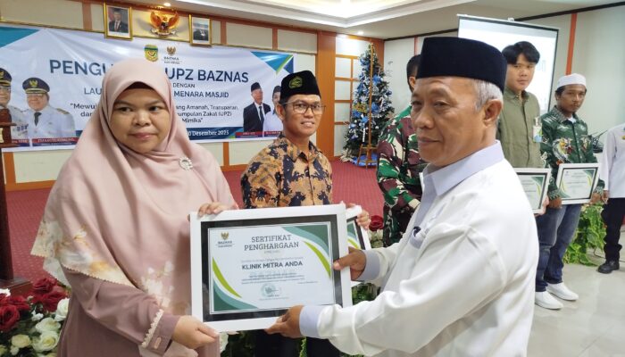 Baznaz Mimika Launching Aplikasi Menara Masjid dan Beri Penghargaan Kepada Oara Donatur.