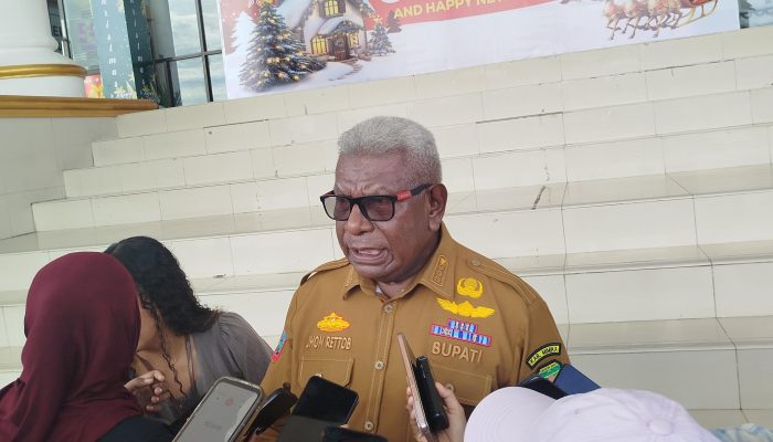 Banjir Melanda Sejumlah Titik di Distrik Iwaka, Bupati Johannes Rettob: Curah Hujan Tinggi dan Infrastruktur Tak Optimal Jadi Penyebab Banjir