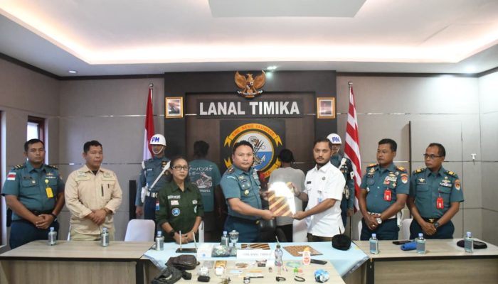 Mengungkap Peredaran Narkotika di Pelabuhan Poumako, Lanal Timika Serahkan Pelaku dan BB ke Polres Mimika