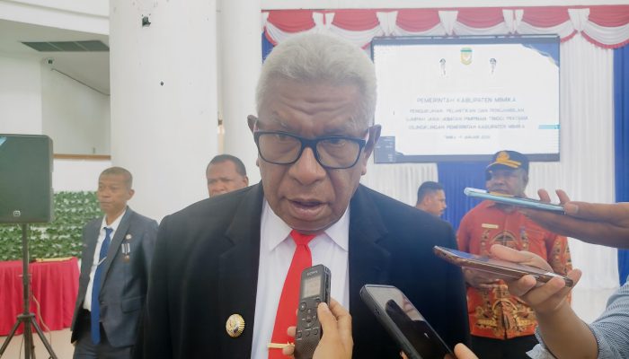 Bupati Johannes Rettob Tegaskan Pejabat OPD yang Diganti Wajib Kembalikan Aset Daerah