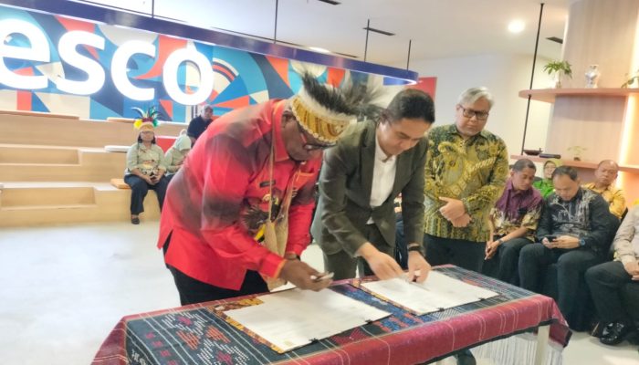 Resmikan Teras Mimika di SMESCO, Bupati Johannes Rettob Buka Jalan UMKM Mimika Tembus Pasar Nasional