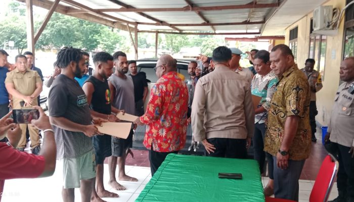 Polres Mimika Bebaskan 21 Warga Konflik Antarwarga di Kwamki Narama