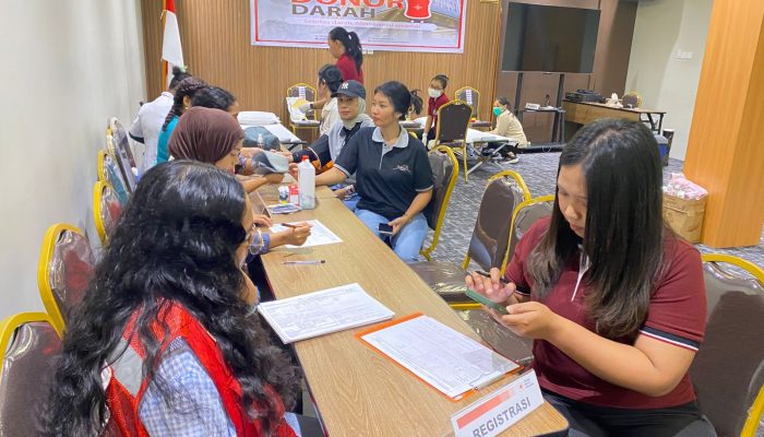 PMI Mimika Apresiasi Konsistensi Front One Hotel Gelar Donor Darah