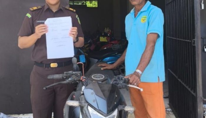 Kembalikan BB Kasus Curanmor, Kejari Mimika Laksanakan Putusan PN dan Pemulihan Hak Korban