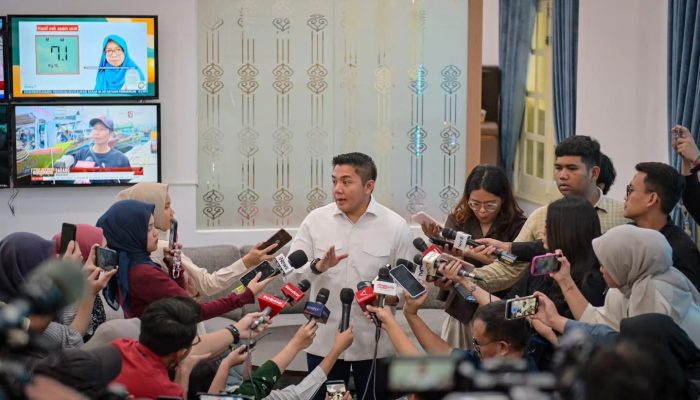 Presiden Prabowo Gunakan Garuda Boeing 777, Seskab Teddy Tegaskan Efisiensi Perjalanan