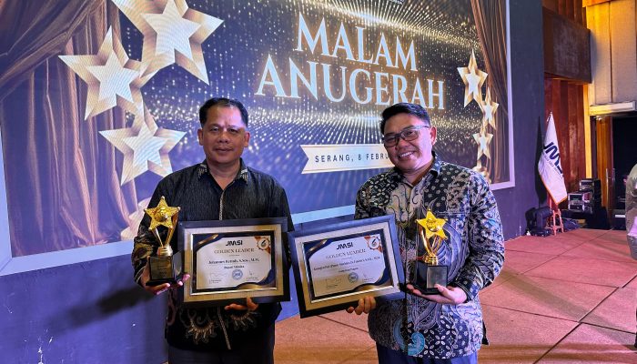 Gubernur Papua Mathius Derek Fakhiri Dianugerahi Golden Leader Award JMSI pada Hari Pers Nasional 2026