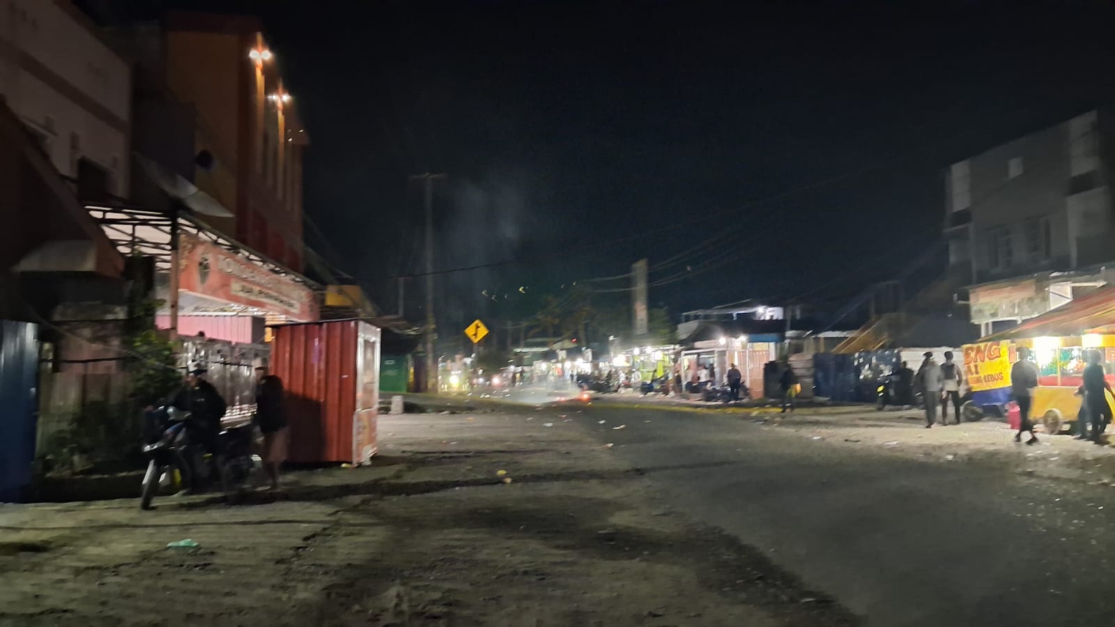 Toko Emas Tutup, Aksi Bakar Ban dan Pemalangan Warnai Malam di Timika