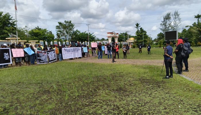 Ratusan Eks Moker Freeport Gelar Aksi di DPRK Mimika, Desak Eksekusi Putusan Hukum