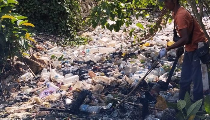 Clean Friday di Distrik Wania, 440 Kantong Sampah Dikumpulkan dari DAS hingga SP1–SP4