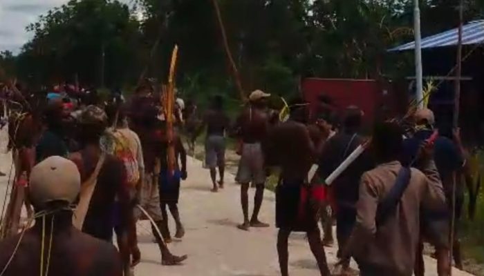 Kampung Kapiraya Kembali Memanas, Bentrokan Warga Dipicu Sengketa Tapal Batas Viral di Media Sosial