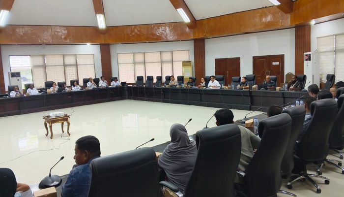 Sampaikan 6 Poin, Komisi II DPRK Mimika RDP Bersama Disperindag dan Forum Peduli Pasar Sentral