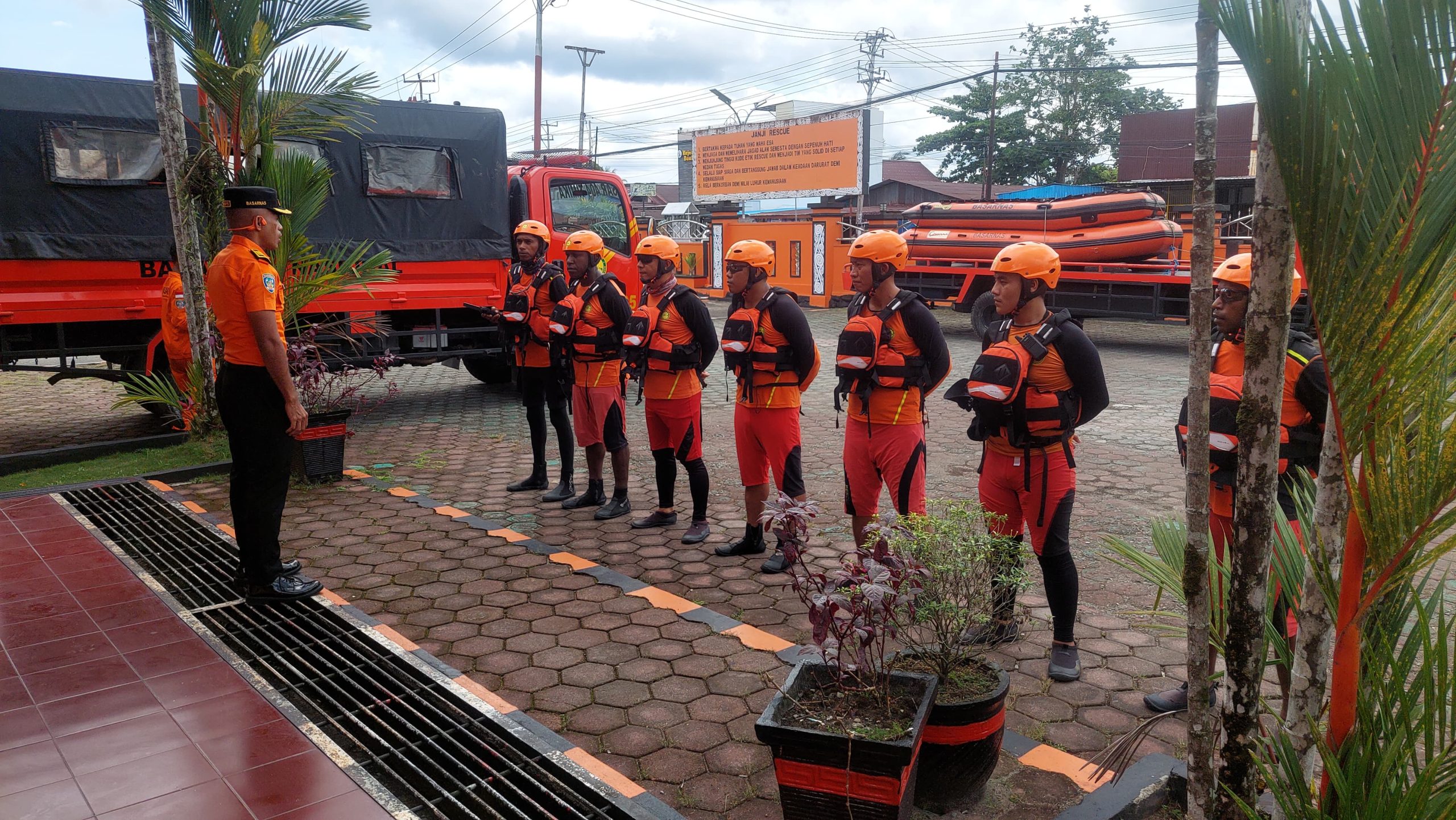 Speed Boat Rombongan Puskesmas Agimuga Kehabisan BBM di Perairan Puriri, SAR Timika Bergerak Lakukan Evakuasi