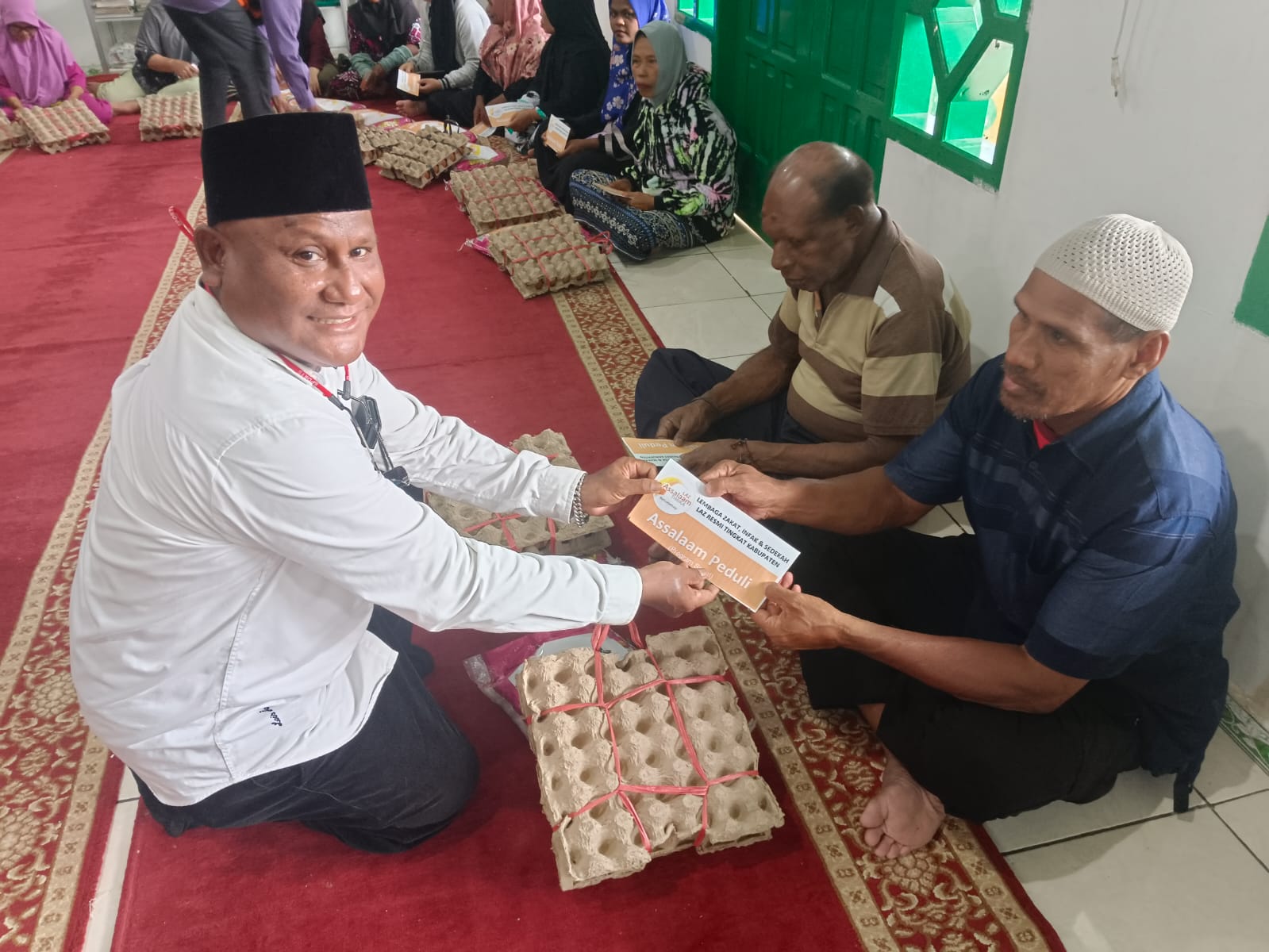 LAZ Assalaam Timika Berbagi Ramadan di Masjid Asy-Syuhada, 25 Warga Terima Bantuan