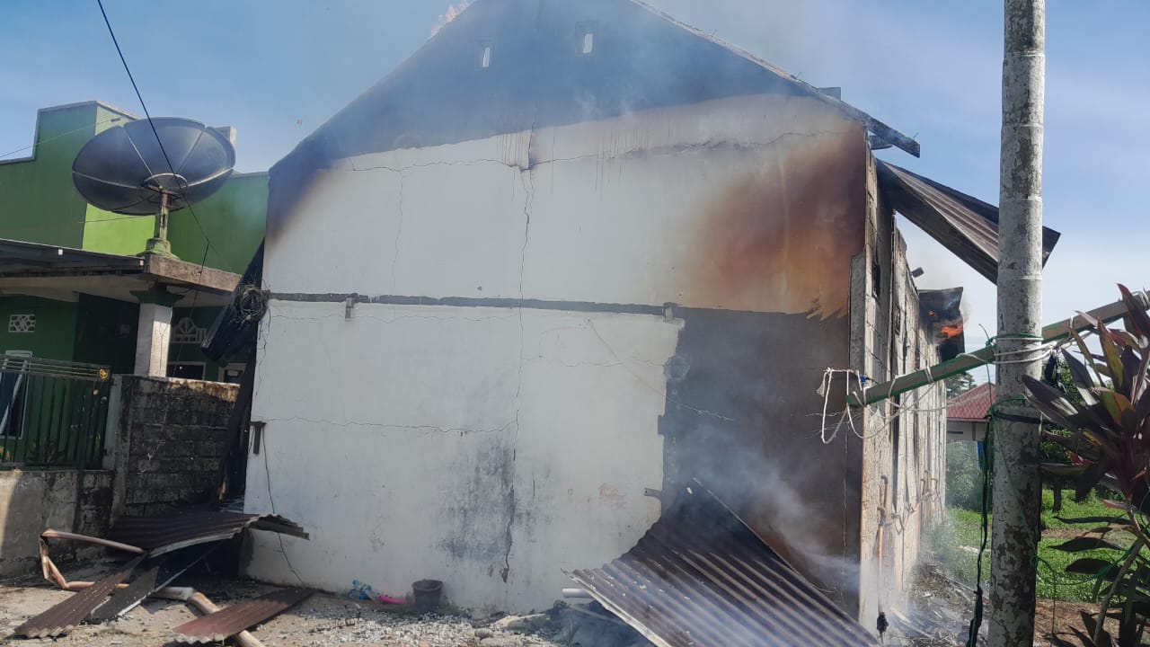 Kejadian Kebakaran Hanguskan Tiga Rumah Petakan di Jalan Baru