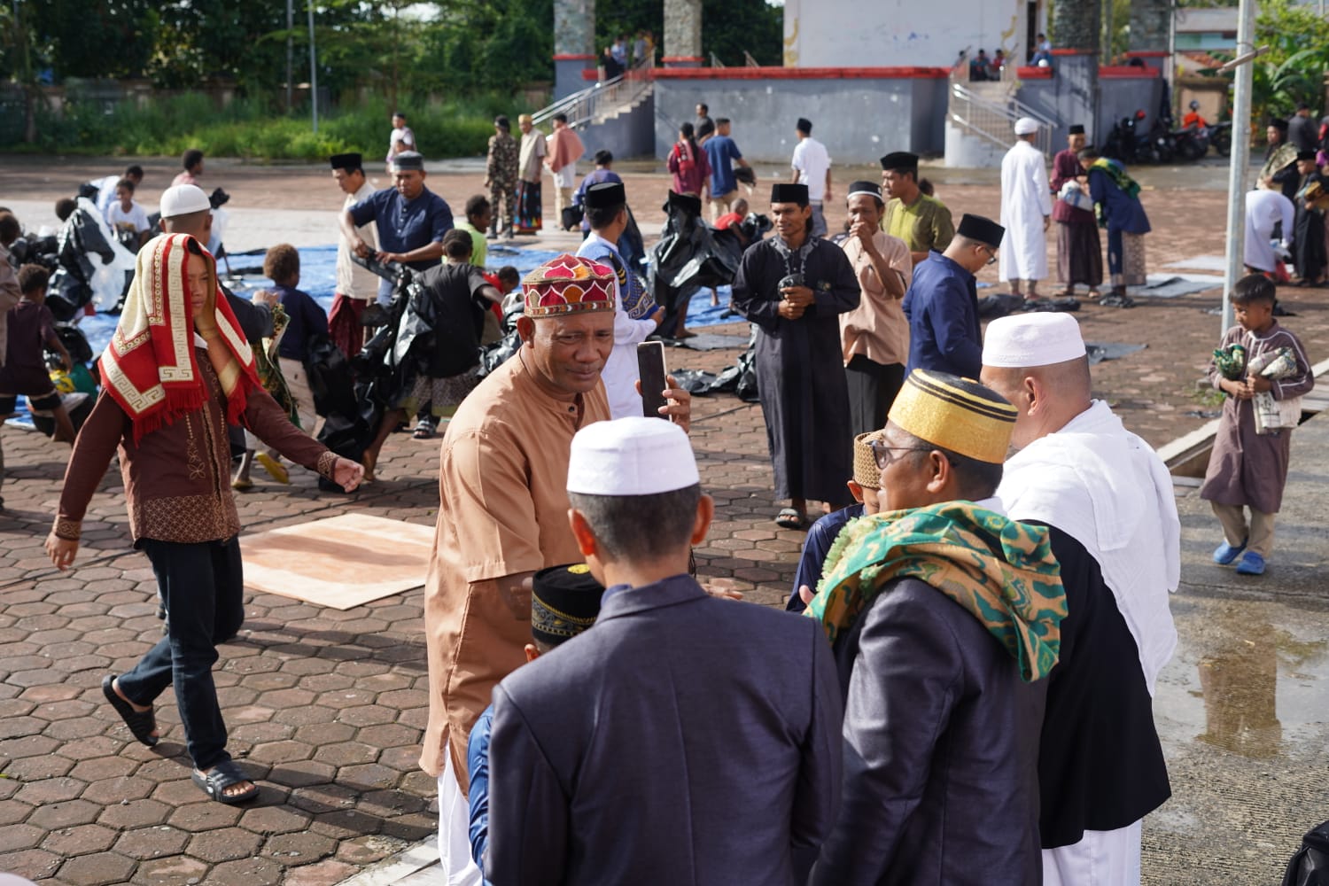 Bupati Johannes Rettob Ajak Warga Mimika Perkuat Toleransi dan Persatuan di Momentum Idul Fitri