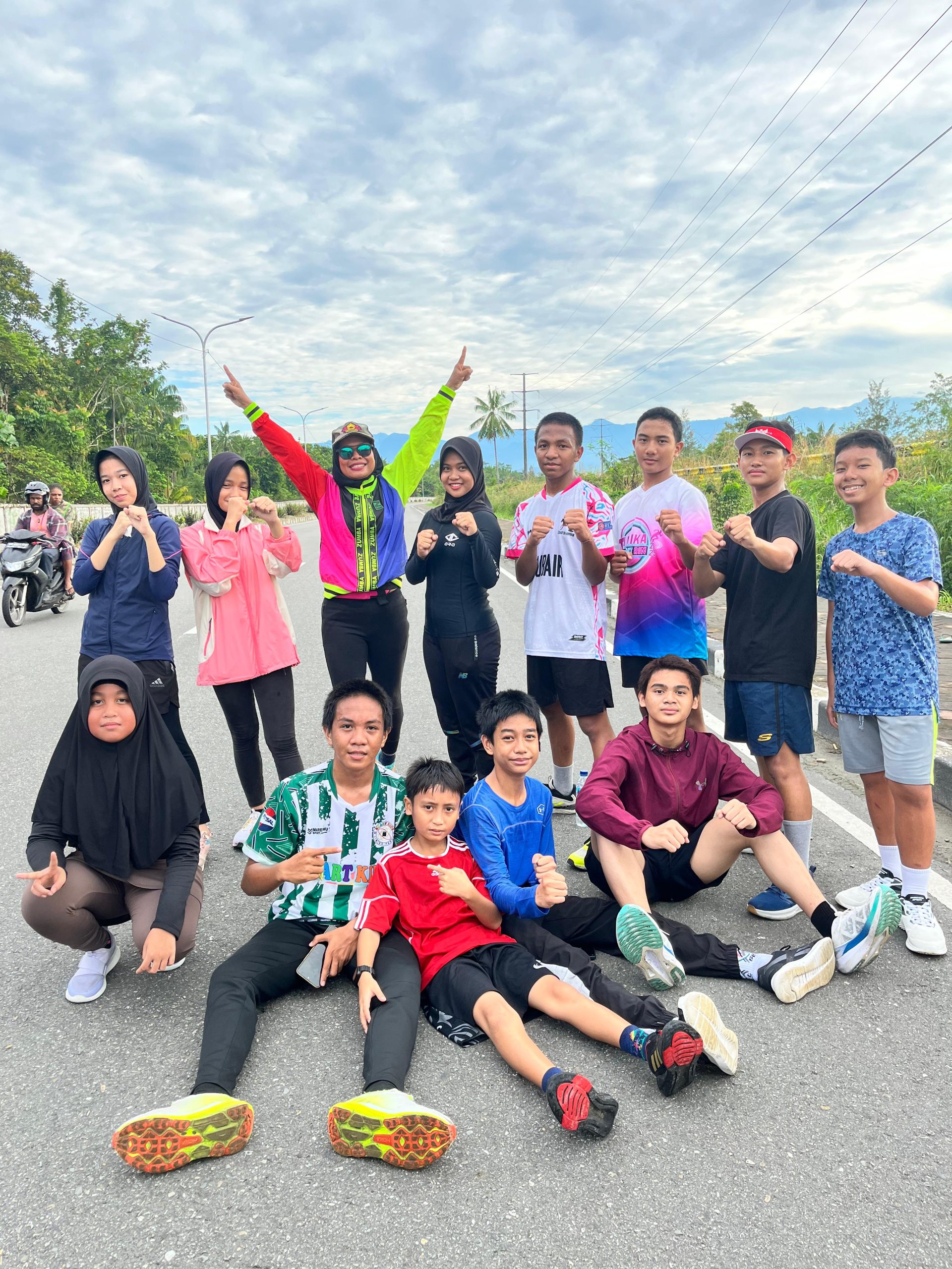 Hari Raya Penuh Energi, Pagar Kuning Dipadati Warga Berolahraga Bersama Keluarga