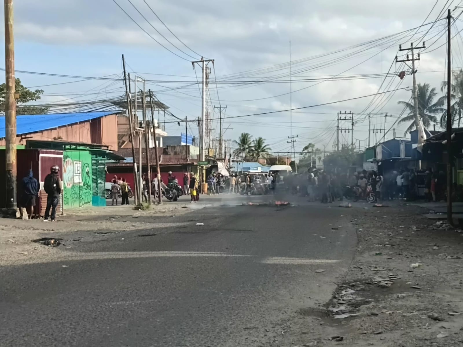 Aksi Bakar Ban, Warga Pendulang Kembali Blokade Jalan