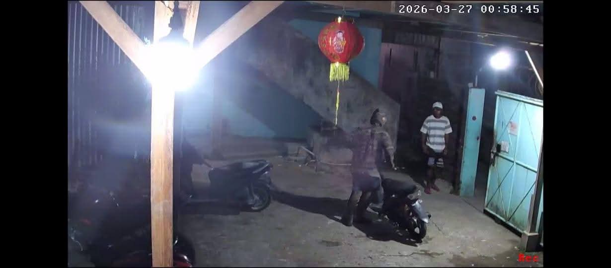 Aksi Pencurian Motor Terekam CCTV, Dua Pelaku Beraksi Tengah Malam