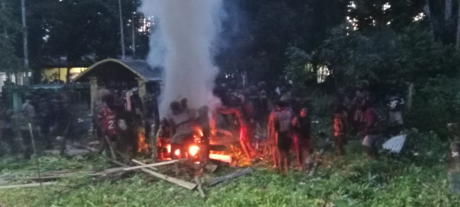 Aparat Diserang Panah Saat Kremasi, Proses Kremasi Dilakukan di Kios Panjang