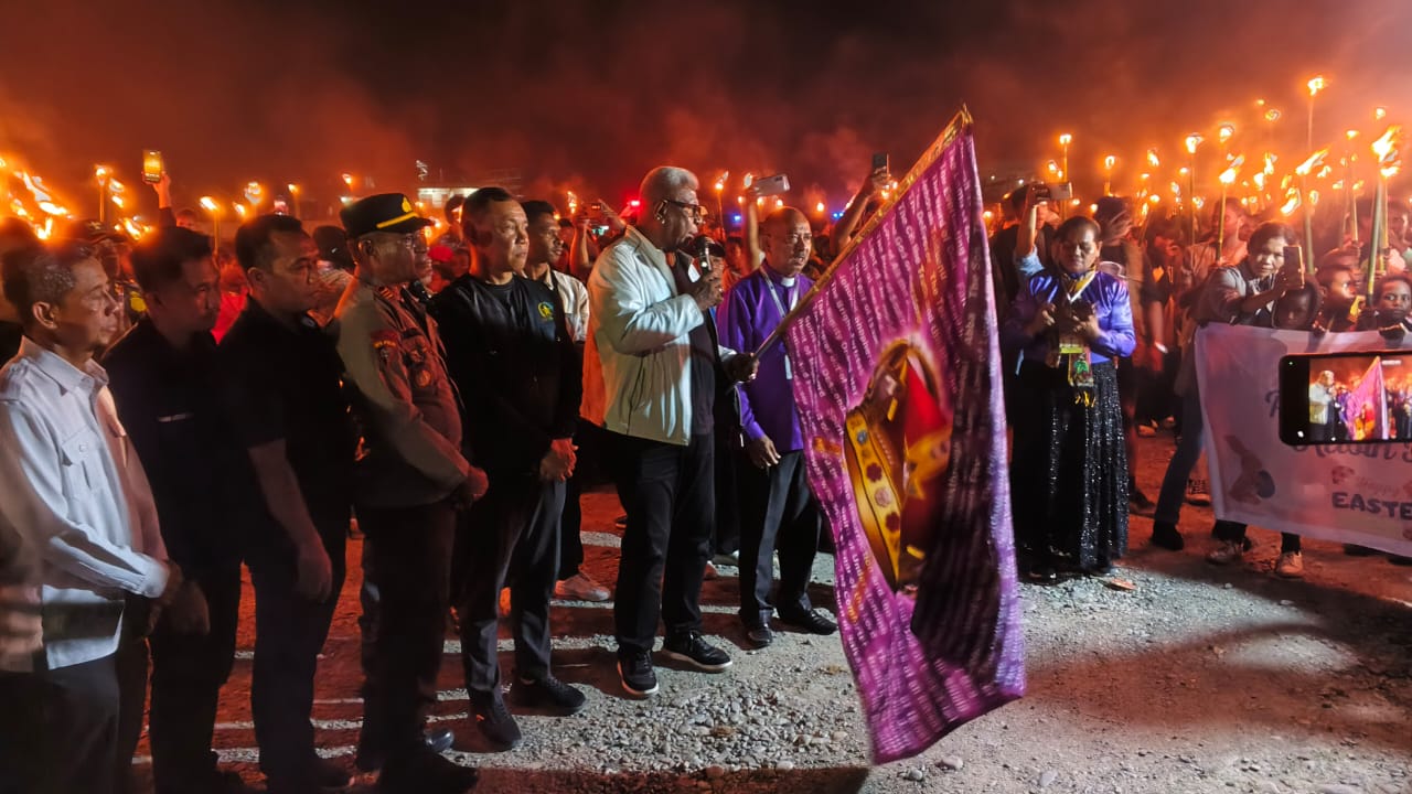 Ribuan Umat Nasrani Ikuti Pawai Obor Sambut Fajar Paskah