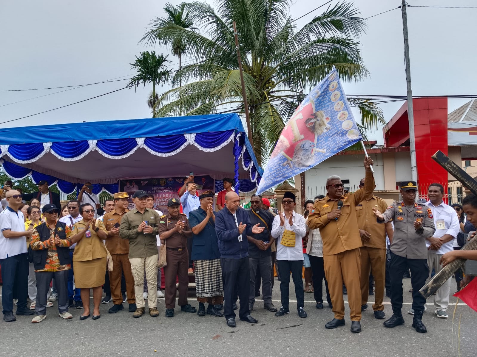 Parade Paskah Oikumene di Mimika, Bupati Johannes Rettob Ajak Jaga Harmoni dan Persatuan 