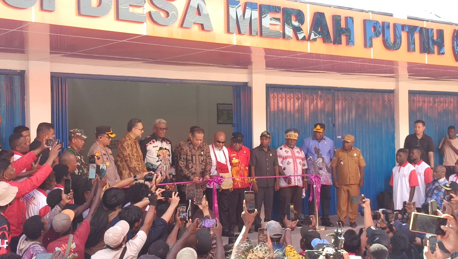 Resmikan Kopdes Merah Putih di Atuka, Ferry Juliantono Dorong Warga Jadi Pelaku Ekonomi