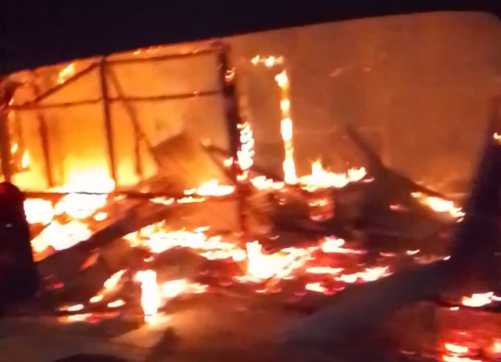 Amukan Api di Wania: Dua Rumah Hangus dalam Hitungan Menit di KM 11