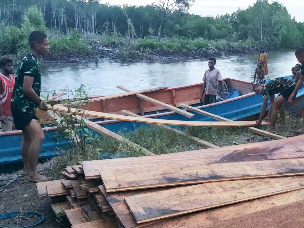Material TMMD ke-128 Disalurkan ke Kampung Keakwa, Pembangunan Resmi Dimulai