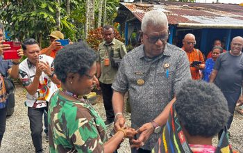 Bupati Mimika Salurkan Bantuan Wapres Gibran untuk Balita dan Ibu Hamil di Posyandu Betel