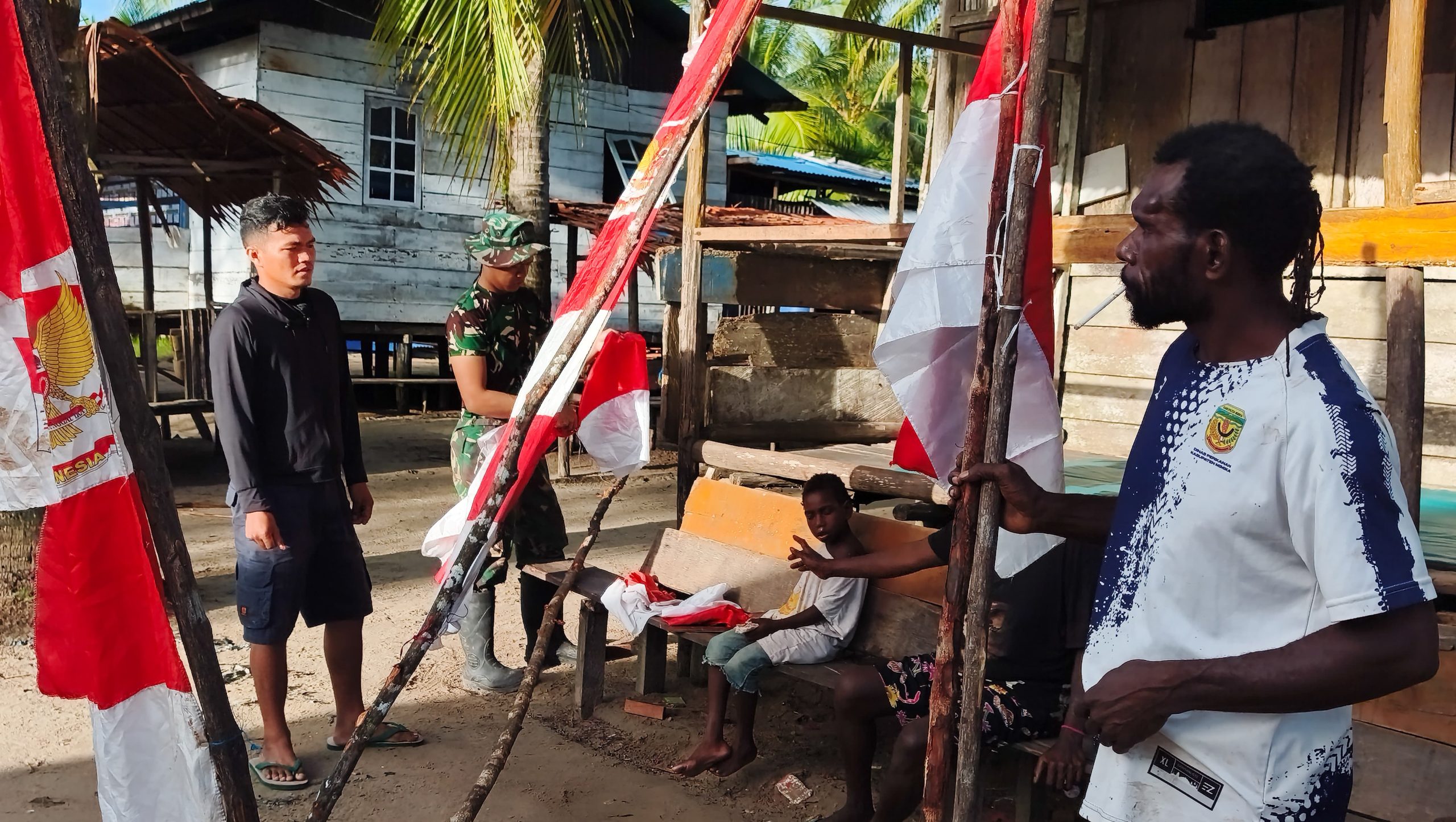 Satgas TMMD dan Warga Pasang Umbul-Umbul, Penataan Lingkungan Diperkuat Jelang Kunjungan Tim Wasev