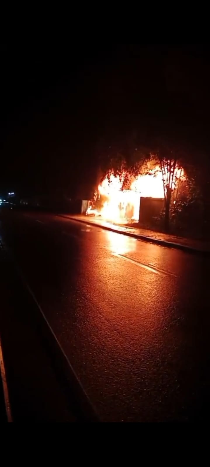 Kebakaran Hebat di Jalan Cenderawasih Timika, Bangunan Penjual Sofa Ludes Dilalap Api