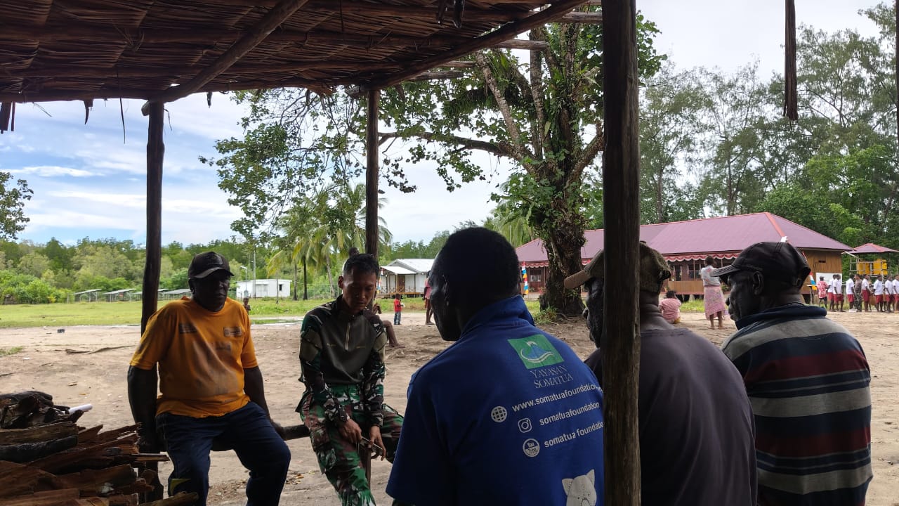Duduk Bareng Warga, Satgas TMMD Laksanakan Komsos di Kampung Keakwa
