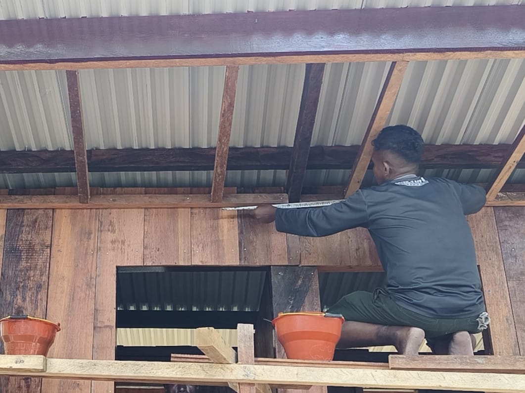 Tahap Lanjutan, Rangka Plafon MCK Umum Program TMMD Mulai Dikerjakan