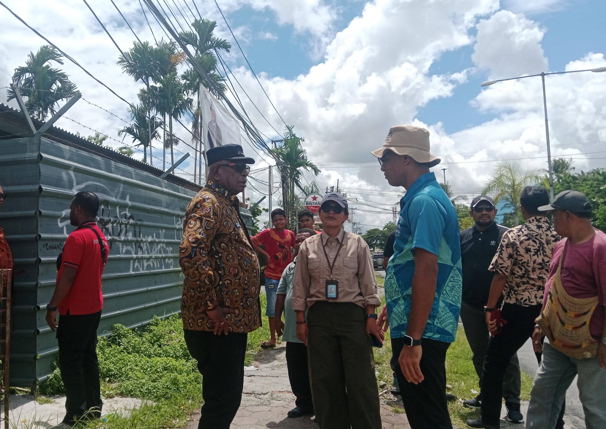 Bupati Mimika Tinjau Banjir di Jalan Baru, Koperapoka hingga Wowor, Sampah dan Drainase Tersumbat Jadi Penyebab