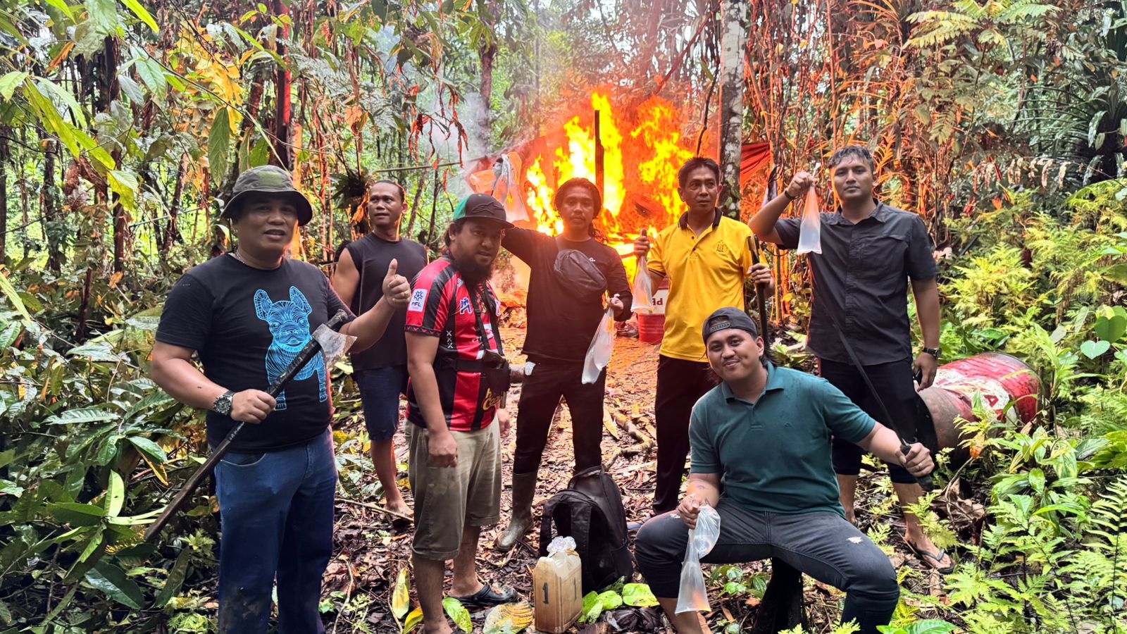 Satresnarkoba Polres Mimika Gerebek Pabrik Sopi di Hutan SP 5, Puluhan Liter Dimusnahkan