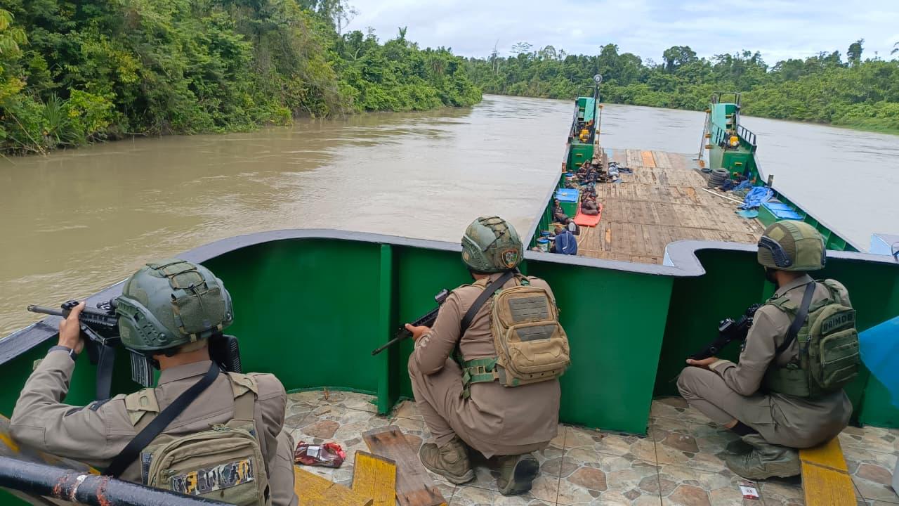 Satgas Ops Damai Cartenz Bersama Polres Yahukimo Jamin Keamanan Logistik Pasca Gangguan Kamtibmas di Perairan Yahukimo