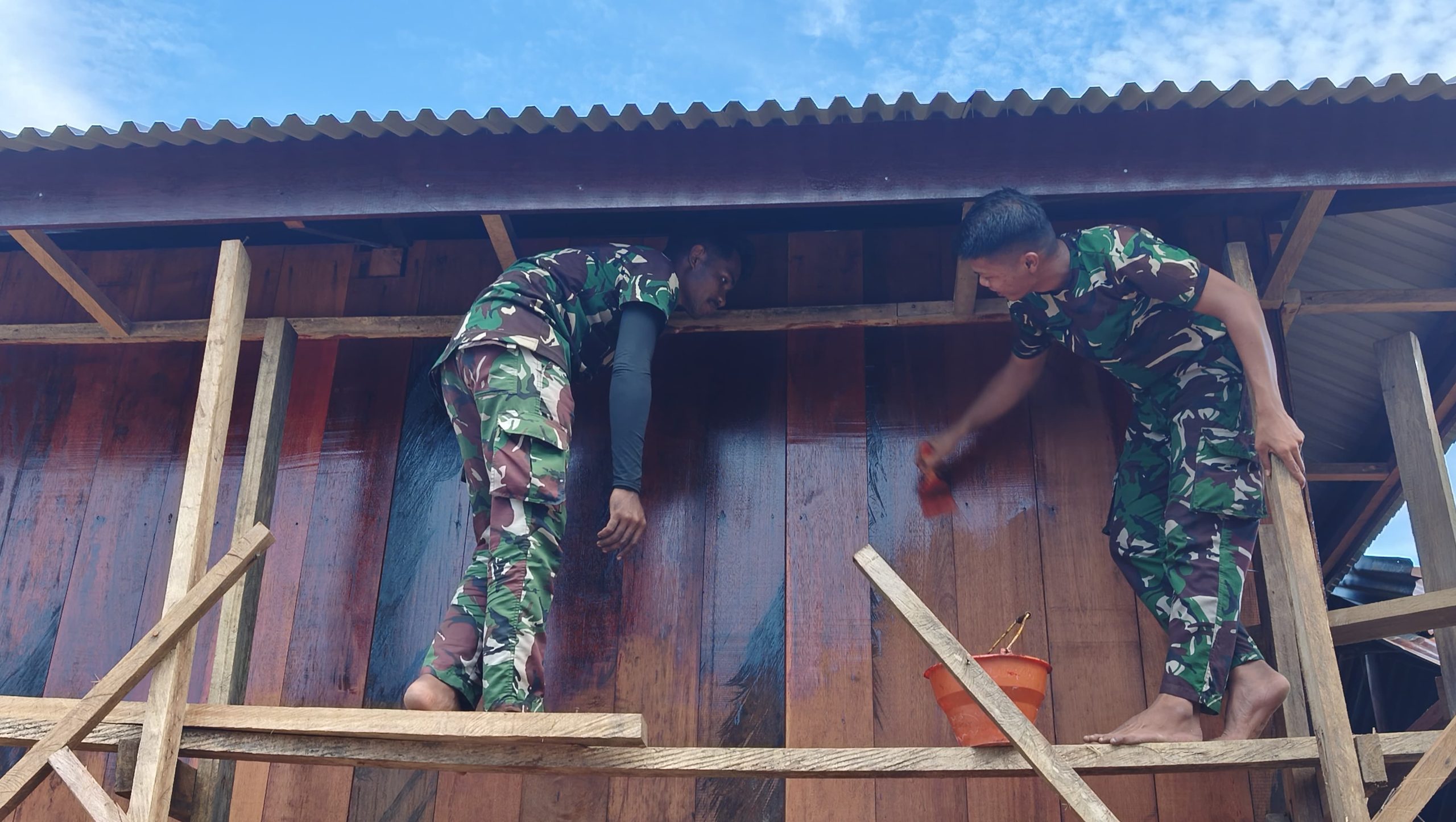Rumah Nikodemus Awaiti Mulai Dicat, Progres Pembangunan Semakin Nyata