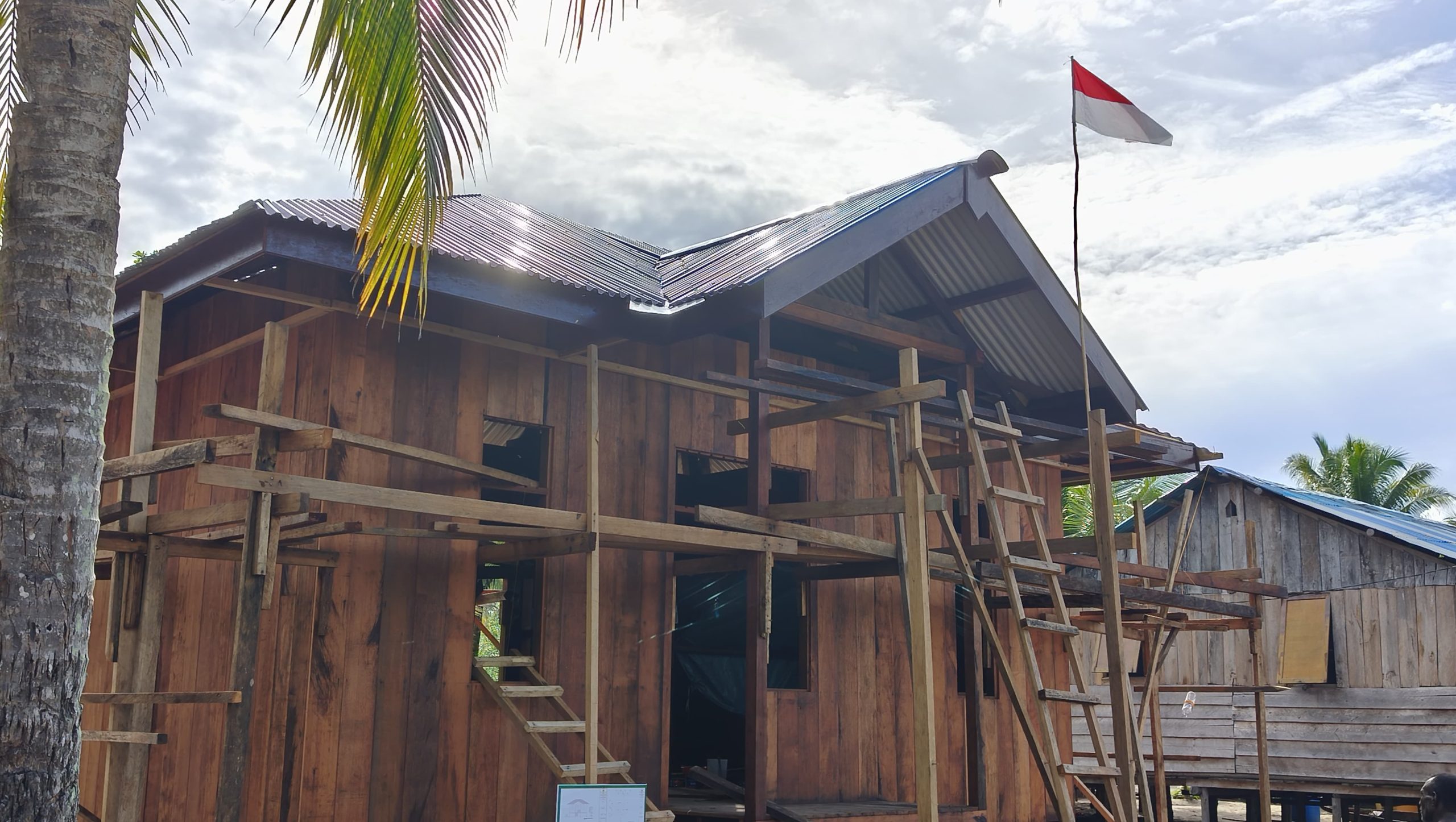 Pembangunan 5 Unit Rumah Hampir Rampung Menjelang Akhir Kegiatan TMMD di Kampung Keakwa 