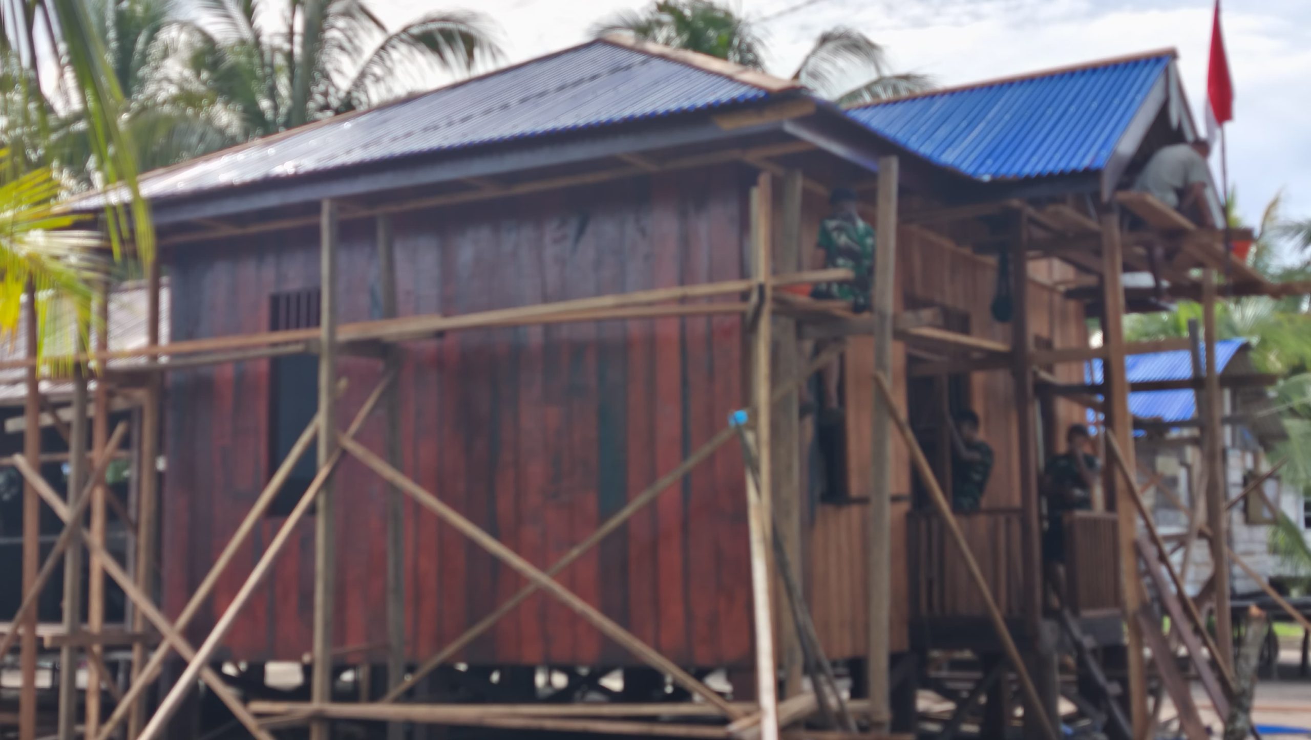 Pemasangan Atap Rampung, Progres Pembangunan 5 Rumah Capai 90 Persen