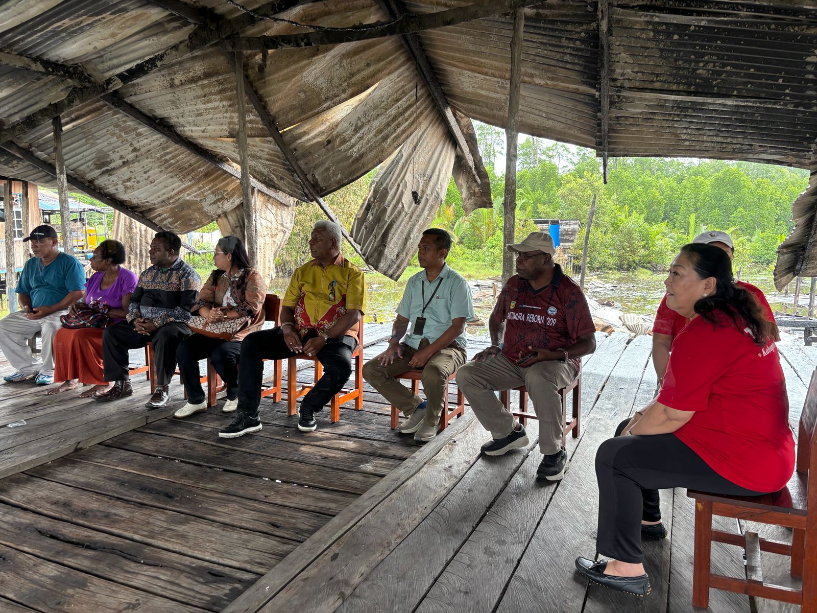Bupati Johannes Rettob dan Ketua TP-PKK Mimika Kunjungi Jemaat, Bantu Pembangunan Gereja St. Fransiskus Poumako Pasca Kebakaran