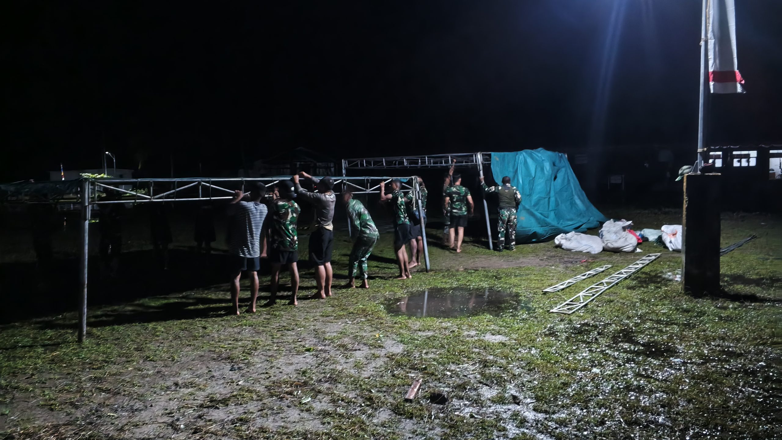 Puluhan Personel Satgas TMMD ke-128 Siapkan Penutupan di Kampung Keakwa
