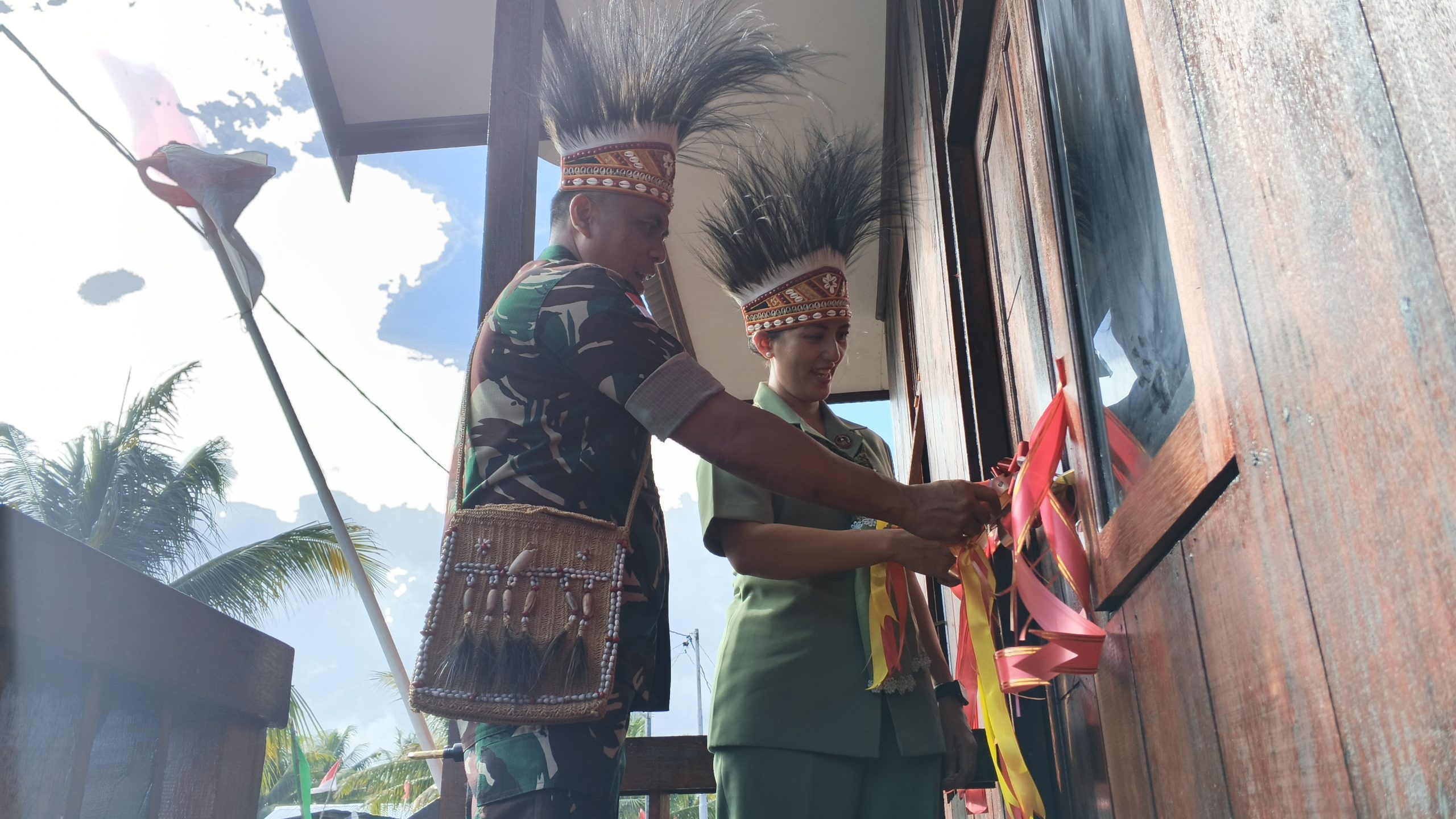 Pangdam Cendrawasih Resmikan 5 Rumah Warga di Penutupan TMMD ke-128 di Keakwa