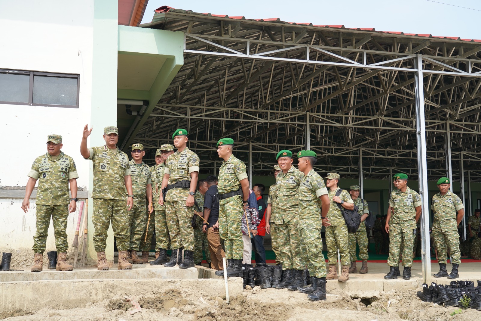 Wakasad Dampingi Wapang TNI Tinjau Program Strategis Pemerintah di Pandeglang